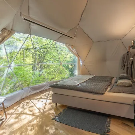 Luxe tent Glamping, Hot Tub & Projector By Nidumm *